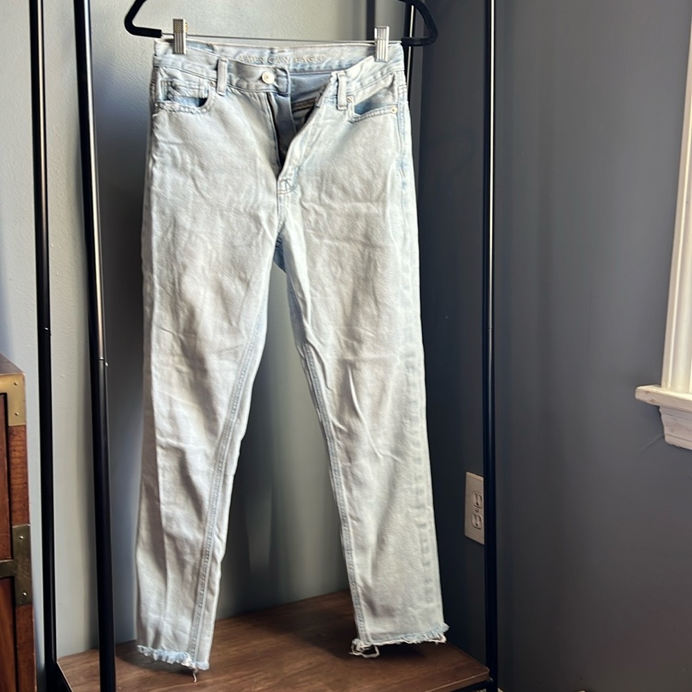 AEO Mom Jeans Raw Hem size 0 long light wash
